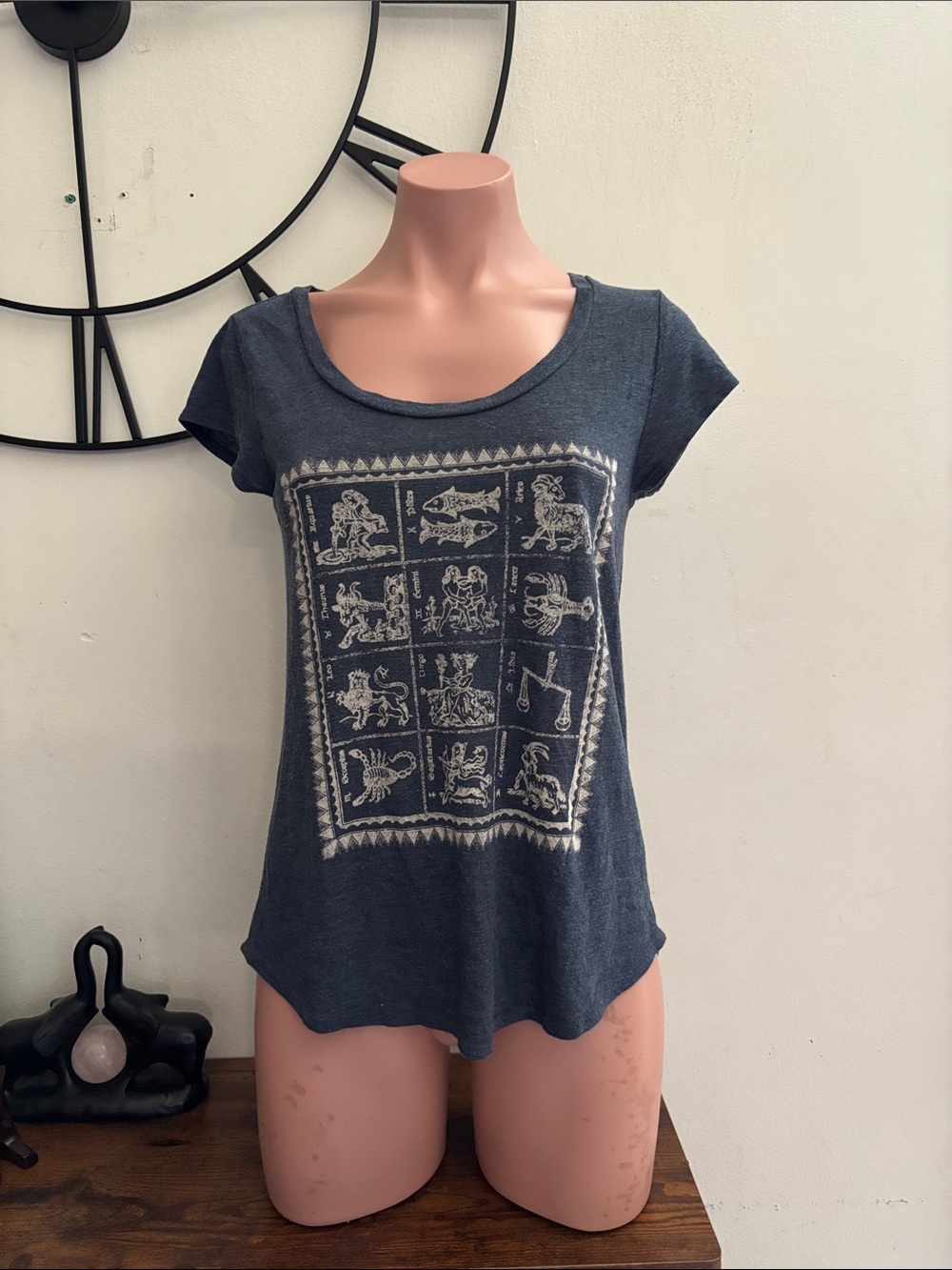 #291 Women’s Navy Graphic Short Sleeve Tee